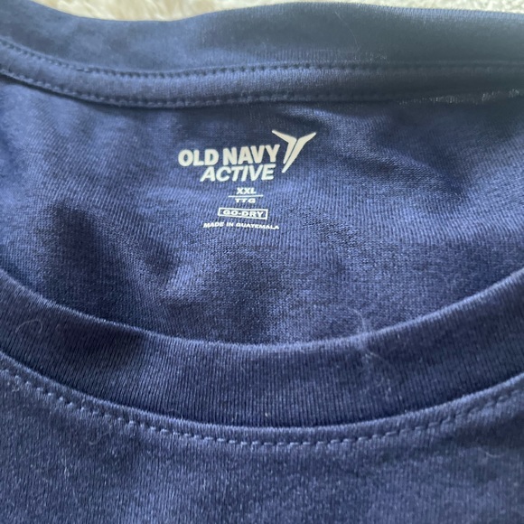 Old Navy Go-Dry Long Sleeve Shirt - Picture 3 of 4